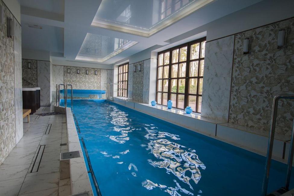 Hotel Rytwiany Palac ภายนอก รูปภาพ