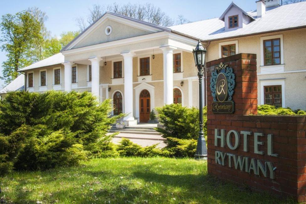 Hotel Rytwiany Palac ภายนอก รูปภาพ