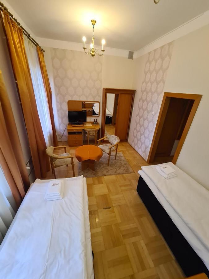 Hotel Rytwiany Palac ภายนอก รูปภาพ