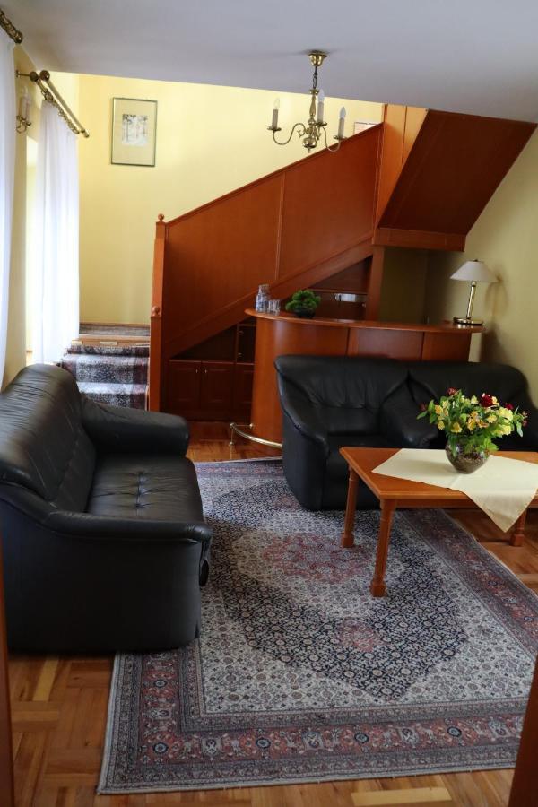 Hotel Rytwiany Palac ภายนอก รูปภาพ