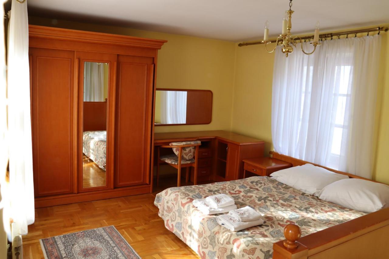 Hotel Rytwiany Palac ภายนอก รูปภาพ